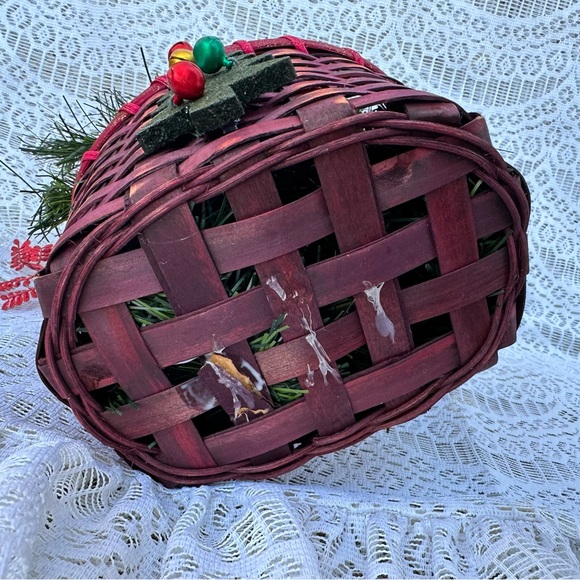 Holiday Christmas Basket - Picture 8 of 10